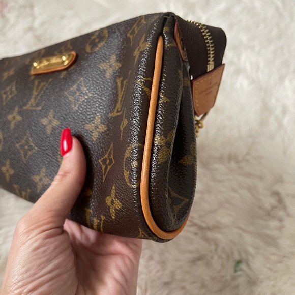 Louis Vuitton Eva Monogram Clutch Pouch - Picture 5 of 10